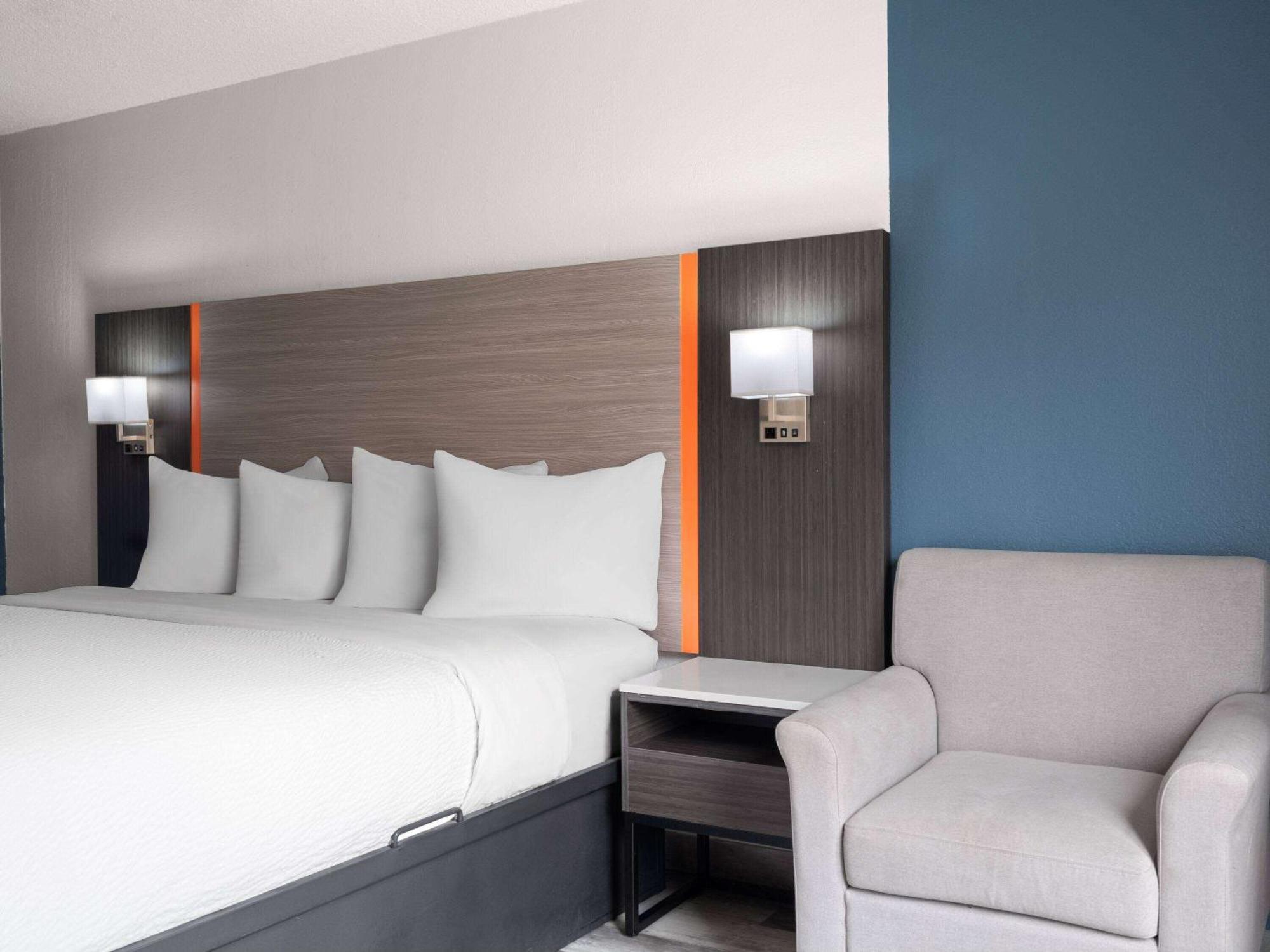 Hotel Baymont By Wyndham East Indianapolis
